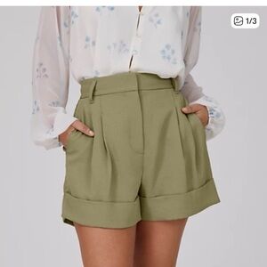 Aritzia Wilfred Sage Green Labyrinth Crepe Shorts sz 4